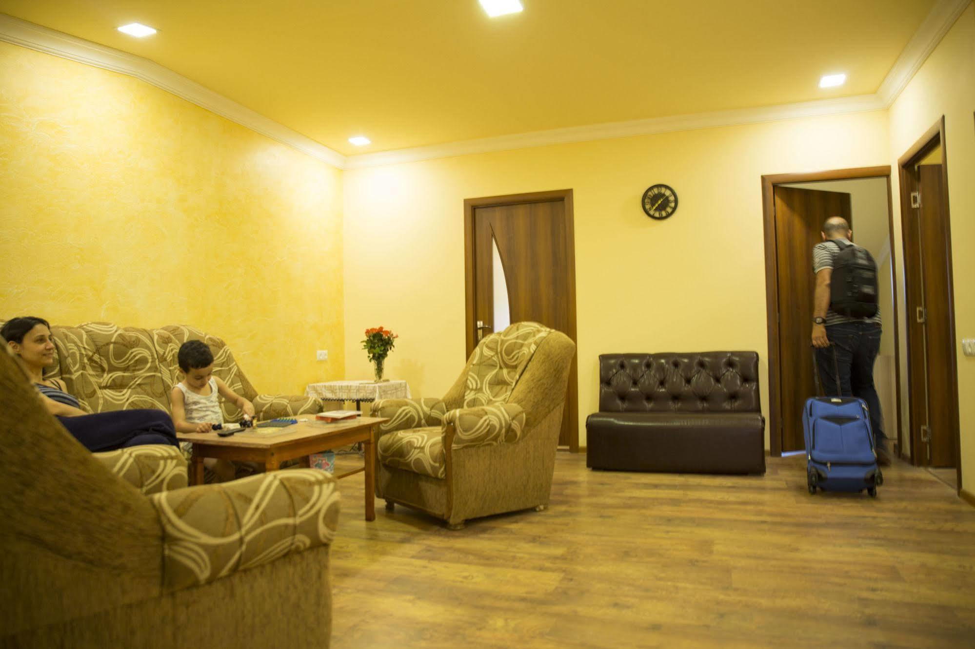 Your Hostel Yerevan Luaran gambar